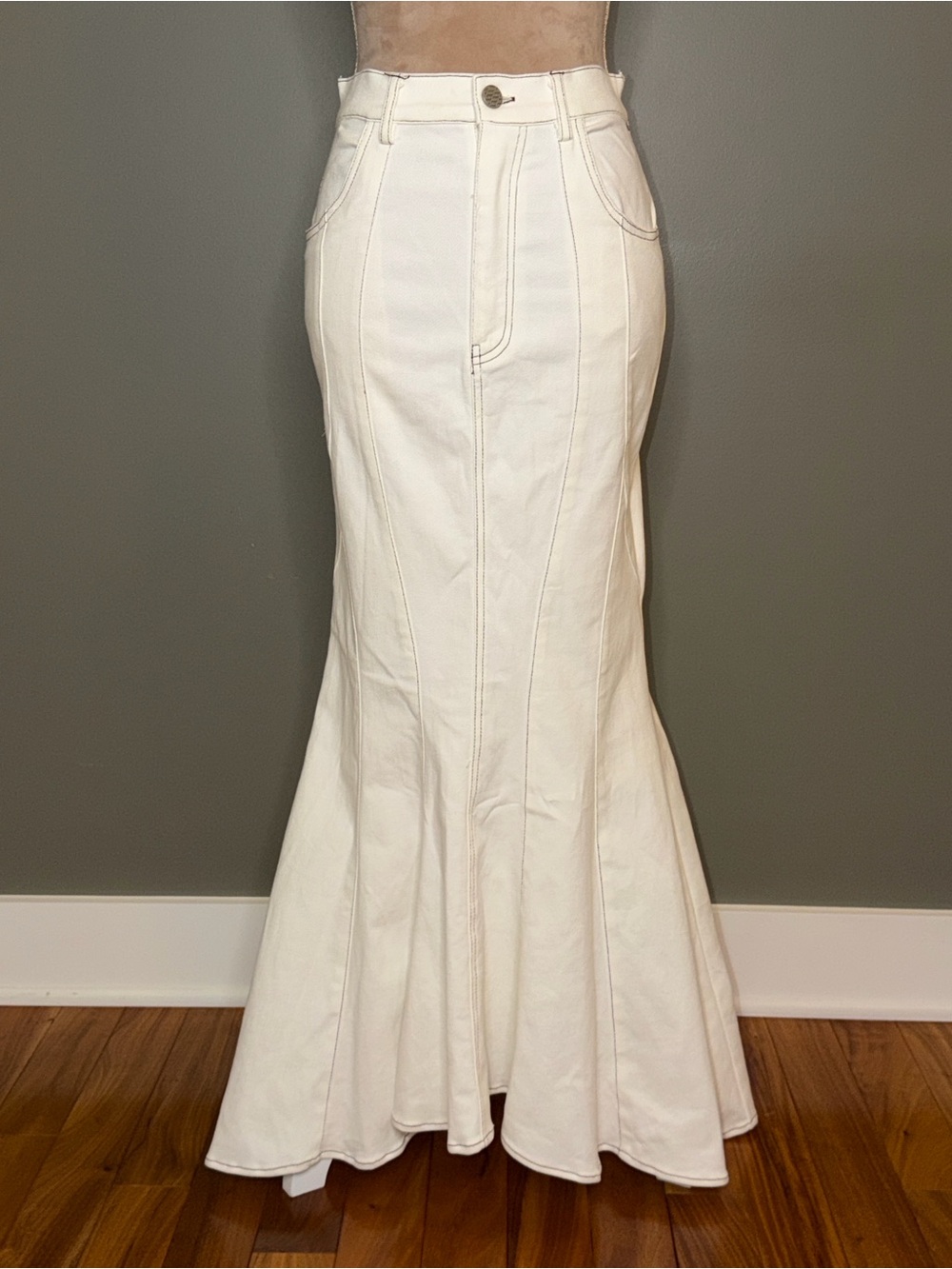 Canvas Apparel Cream Denim H/L Skirt Size Small - Picture 2 of 16